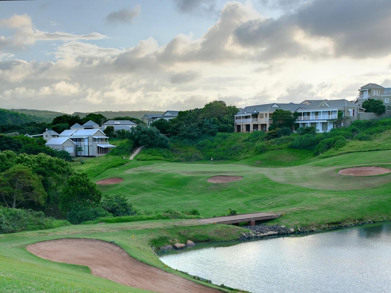 Apartments On The Eighteenth At Prince'S Grant Golf Estate Blythedale Beach Exteriör bild